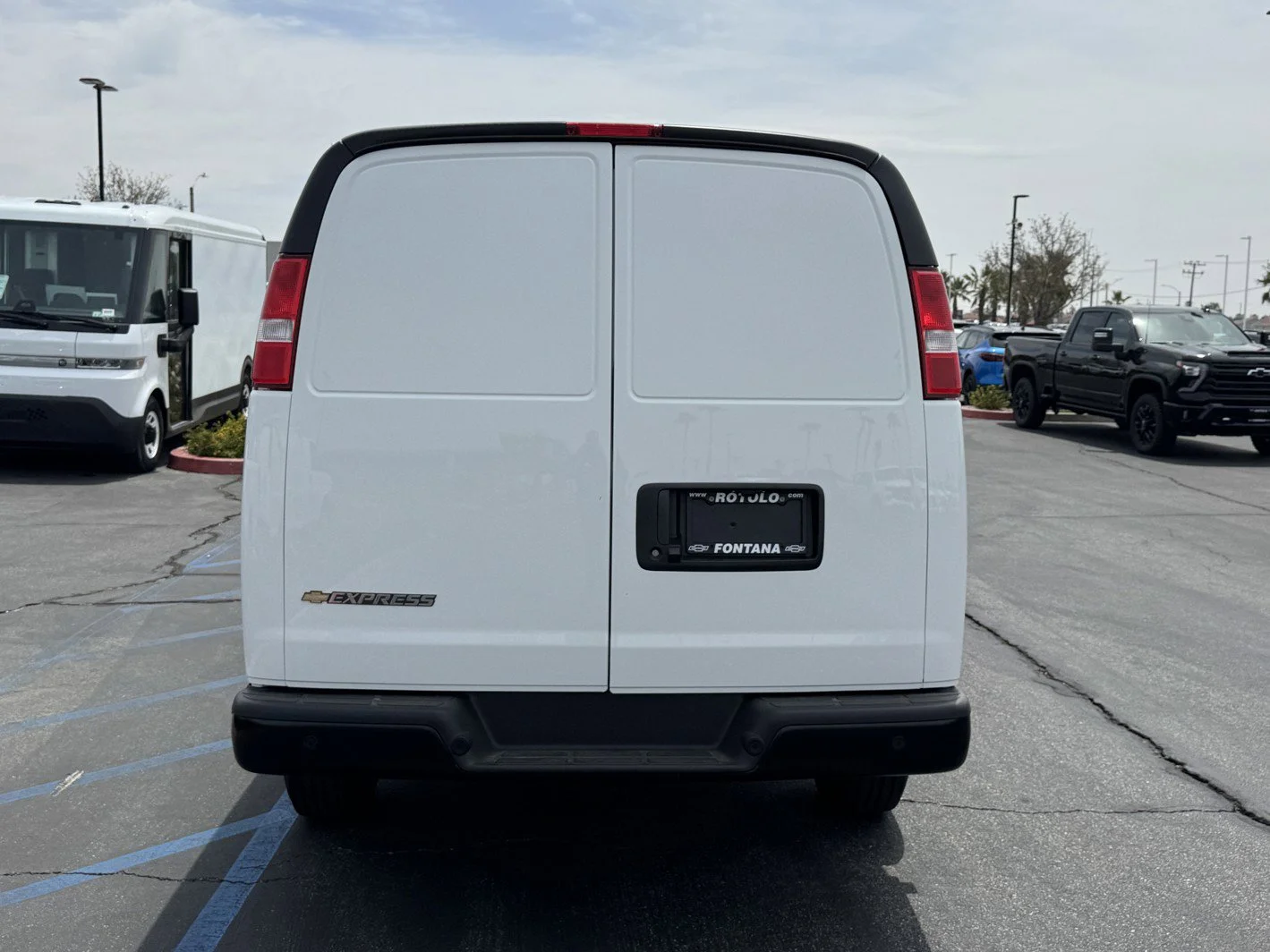 New 2026 Summit White Chevrolet WT image 5
