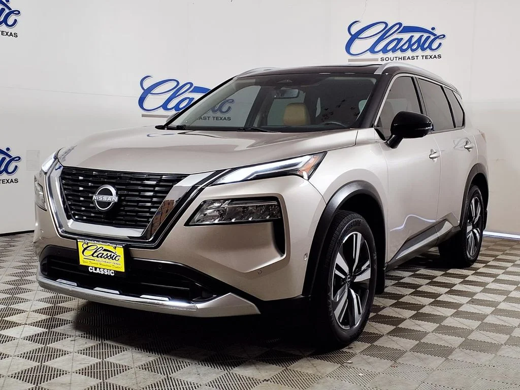 Used 2023 Gold Nissan Platinum image 5