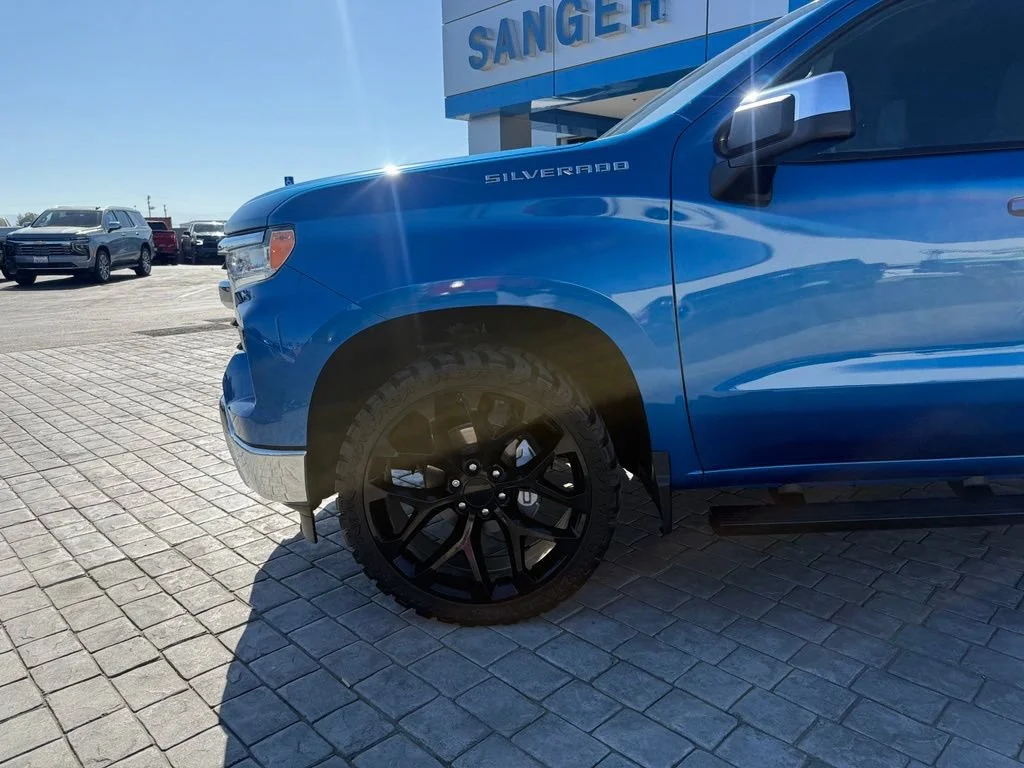Used 2022 Glacier Blue Metallic Chevrolet LT image 4