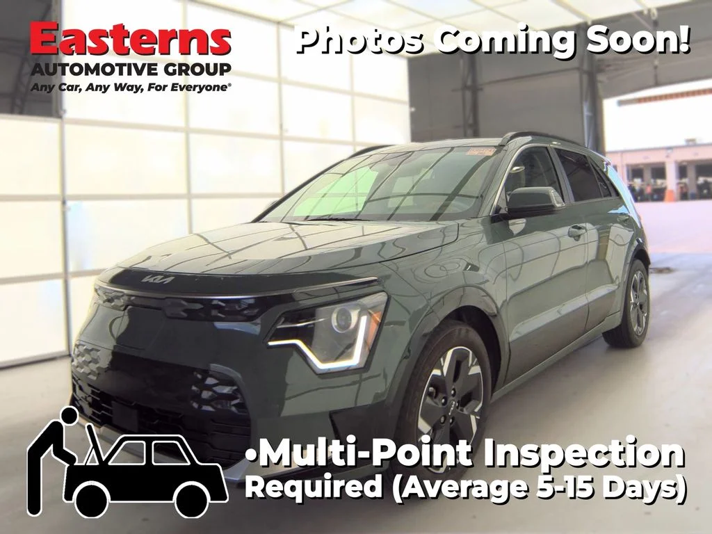 Used 2023 Green Kia Wind image 1