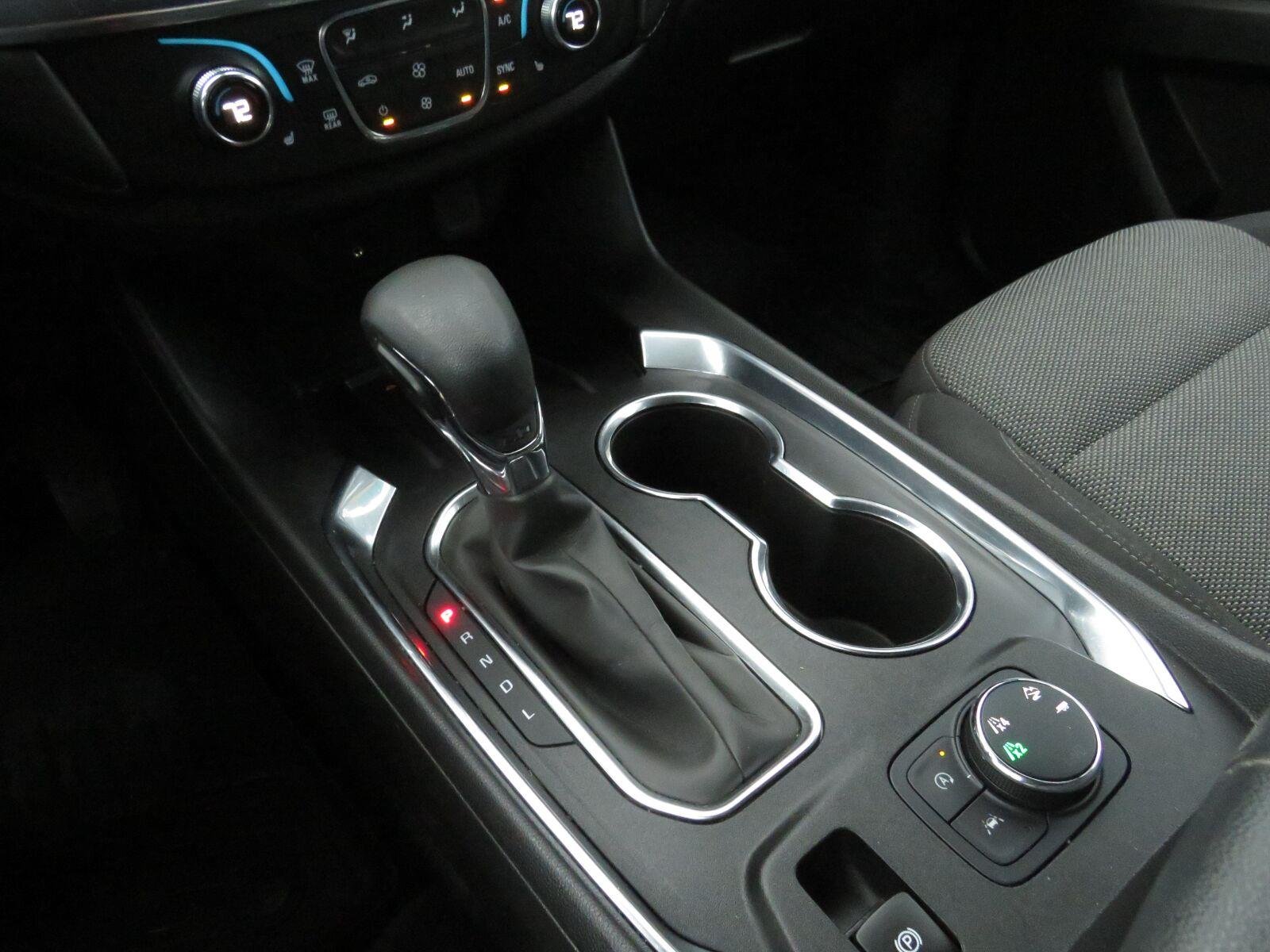 Used 2023 Silver Sage Chevrolet LT image 21