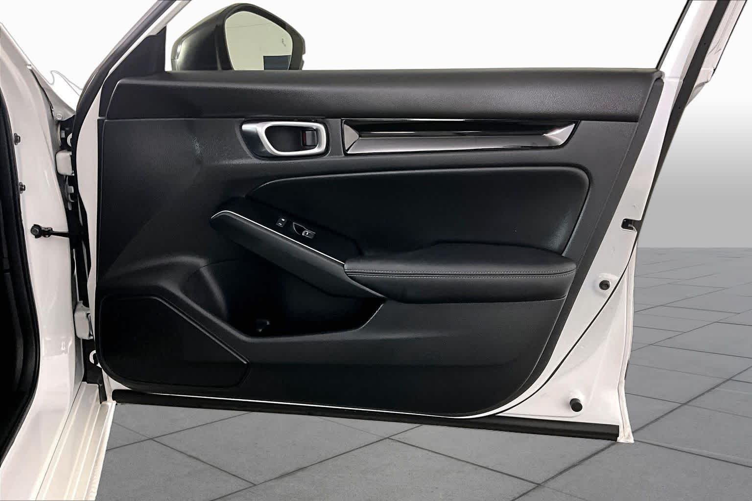 Used 2025 Platinum White Pearl Honda Sport Touring image 22