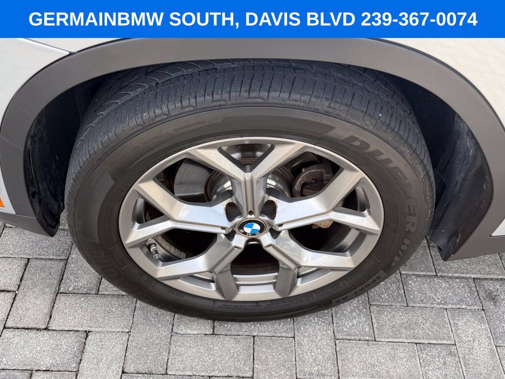 Used 2021 Glacier Silver Metallic BMW sDrive30i image 7