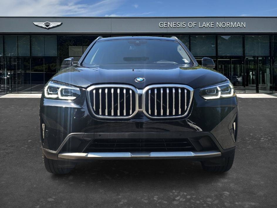Used 2022 Black Sapphire Metallic BMW xDrive30i image 2