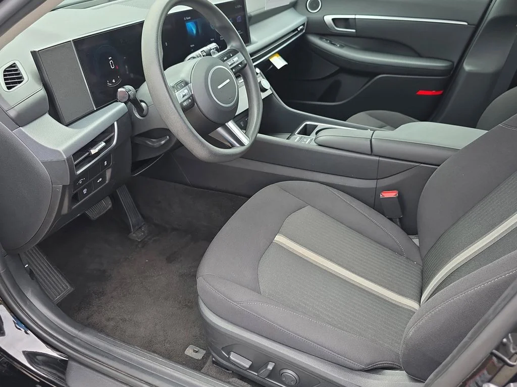 Used 2024 Onyx Black Hyundai SEL image 10