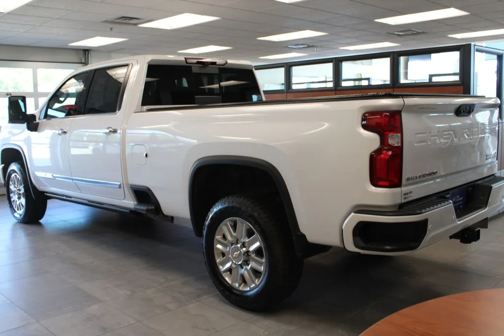 Certified Used 2024 Iridescent Pearl Tricoat Chevrolet High Country image 3