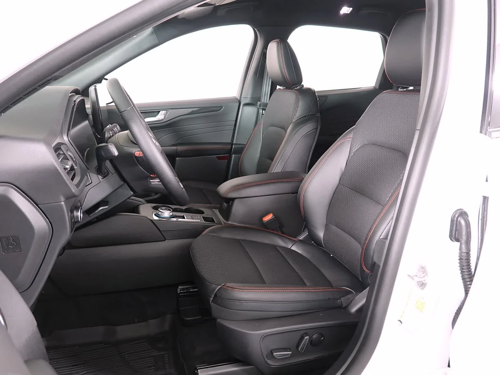 2026 Ford Escape ST-Line Select - Photo 23