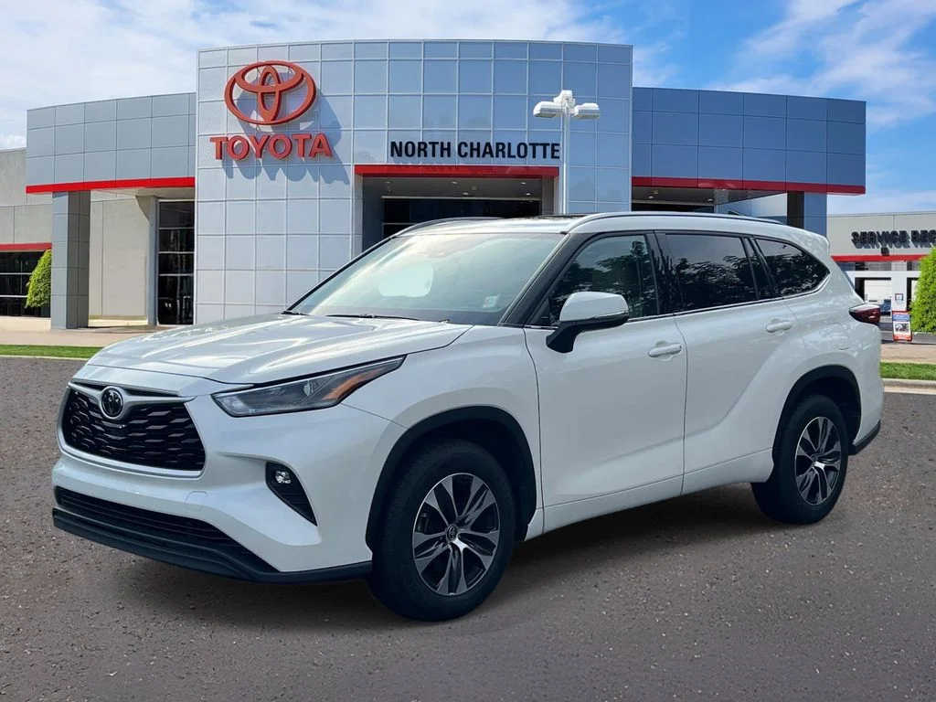 Used 2021 White Toyota XLE image 4