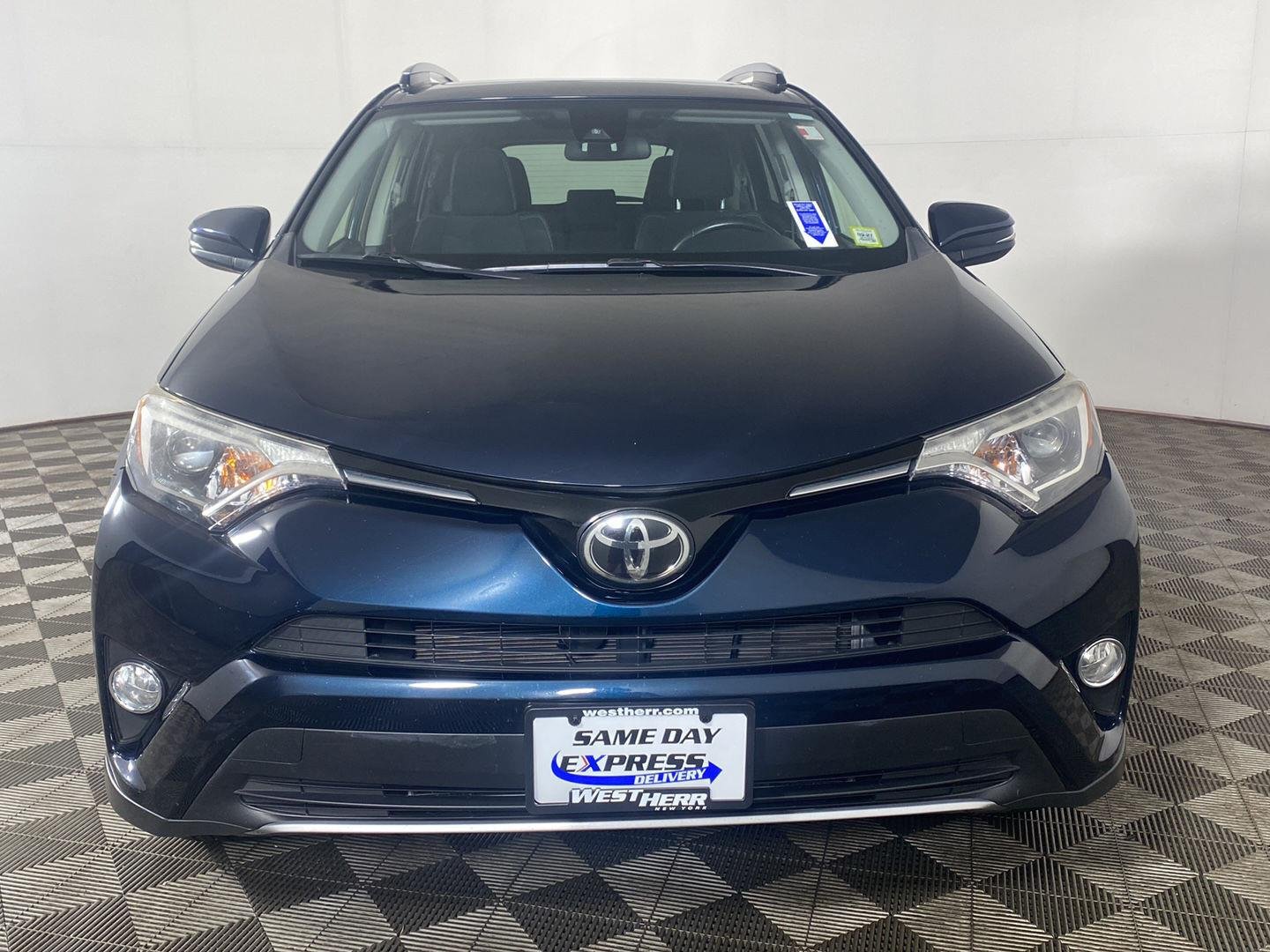 Used 2018 Galactic Aqua Mica Toyota XLE image 8
