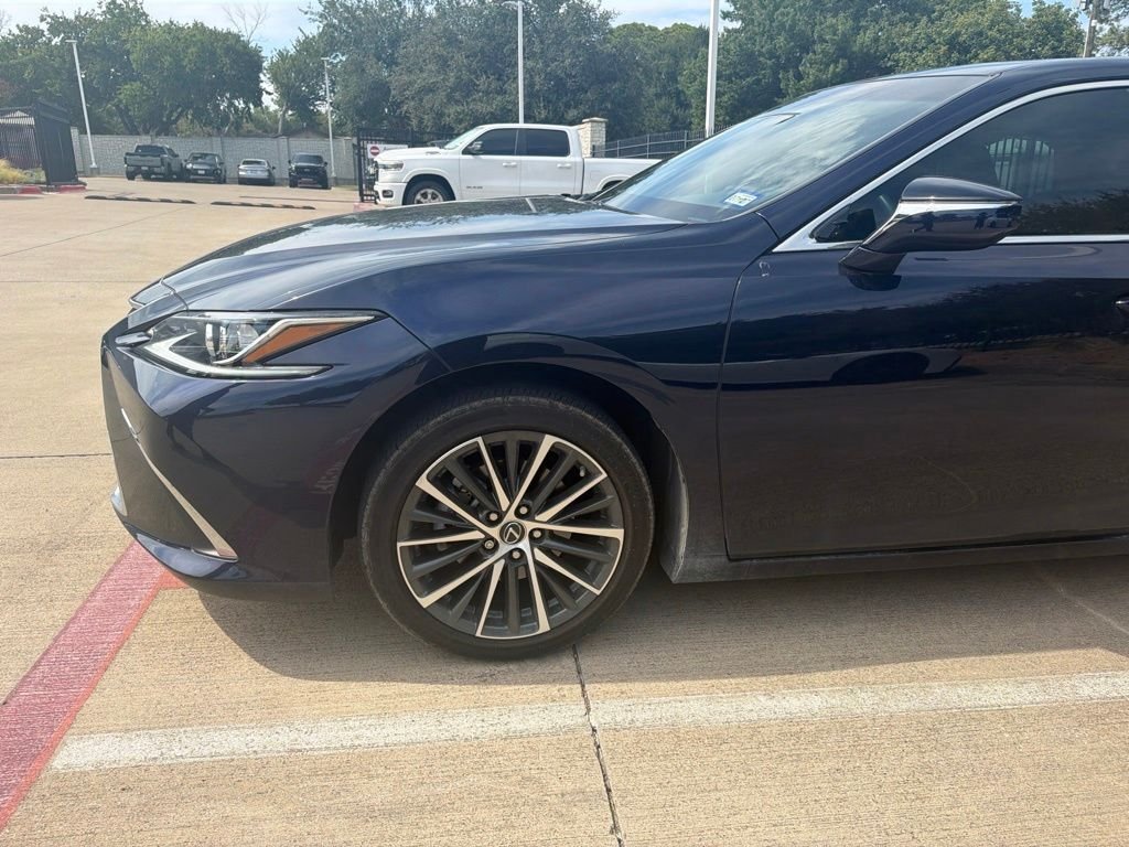 Used 2025 Blue Lexus 300h image 2