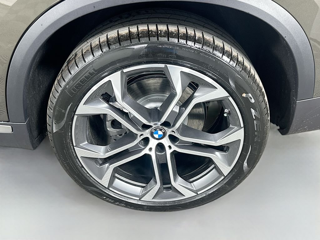 New 2026 Manhattan Green Metallic BMW xDrive40i image 23