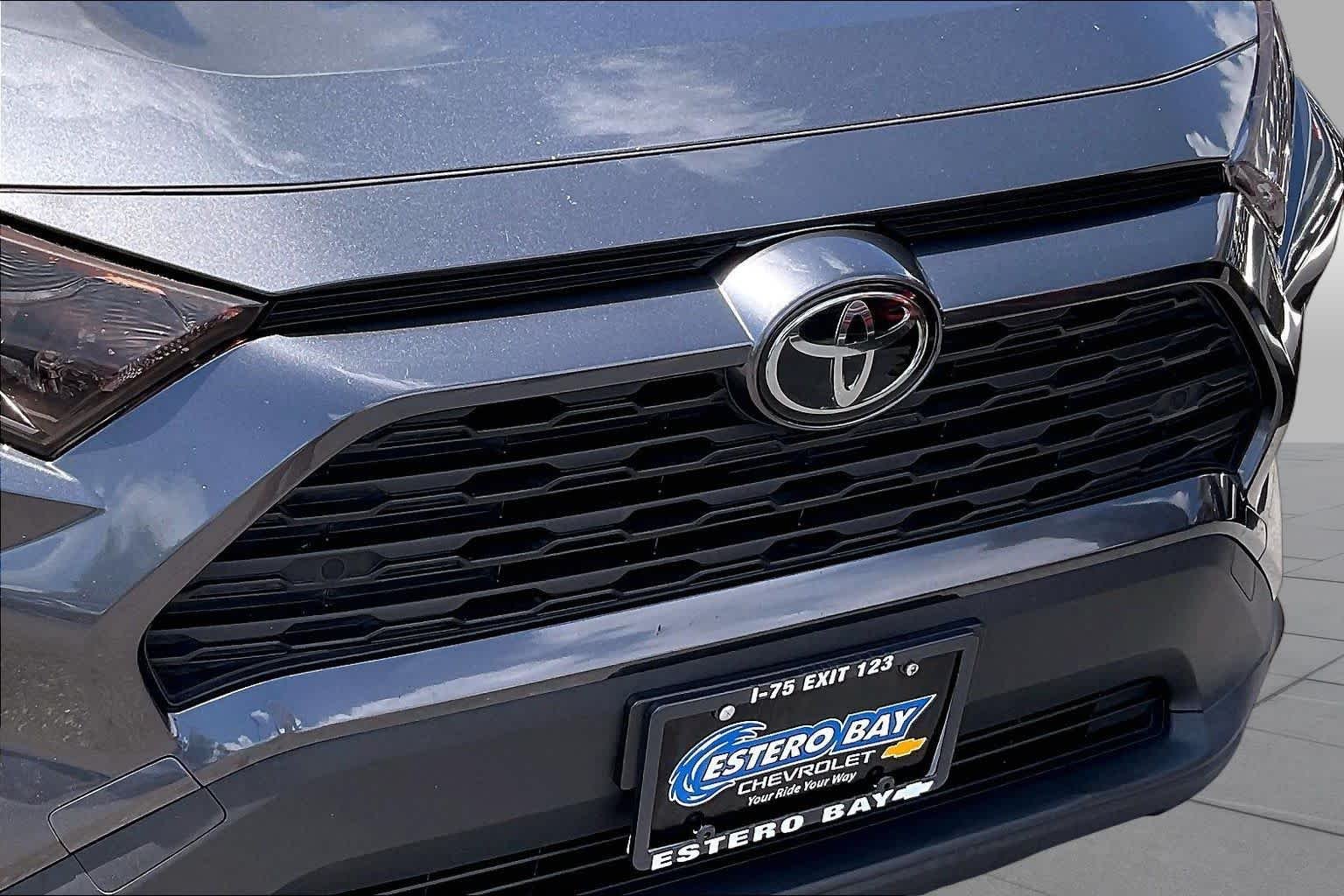 Used 2020 Magnetic Gray Metallic Toyota XLE Premium image 30