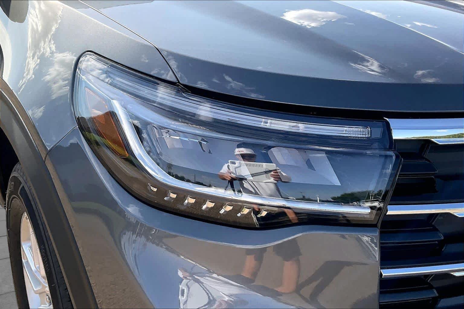 New 2027 Carbonized Gray Metallic Ford Active image 13