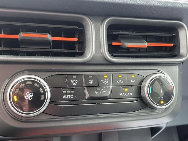 Used 2024 Silver Ford XLT image 19
