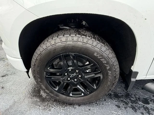 New 2026 Summit White Chevrolet RST image 9
