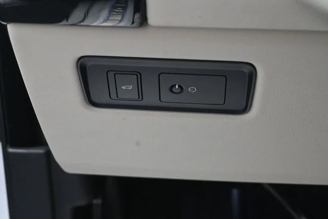 Used 2021 Fuji White Land Rover Westminster image 11