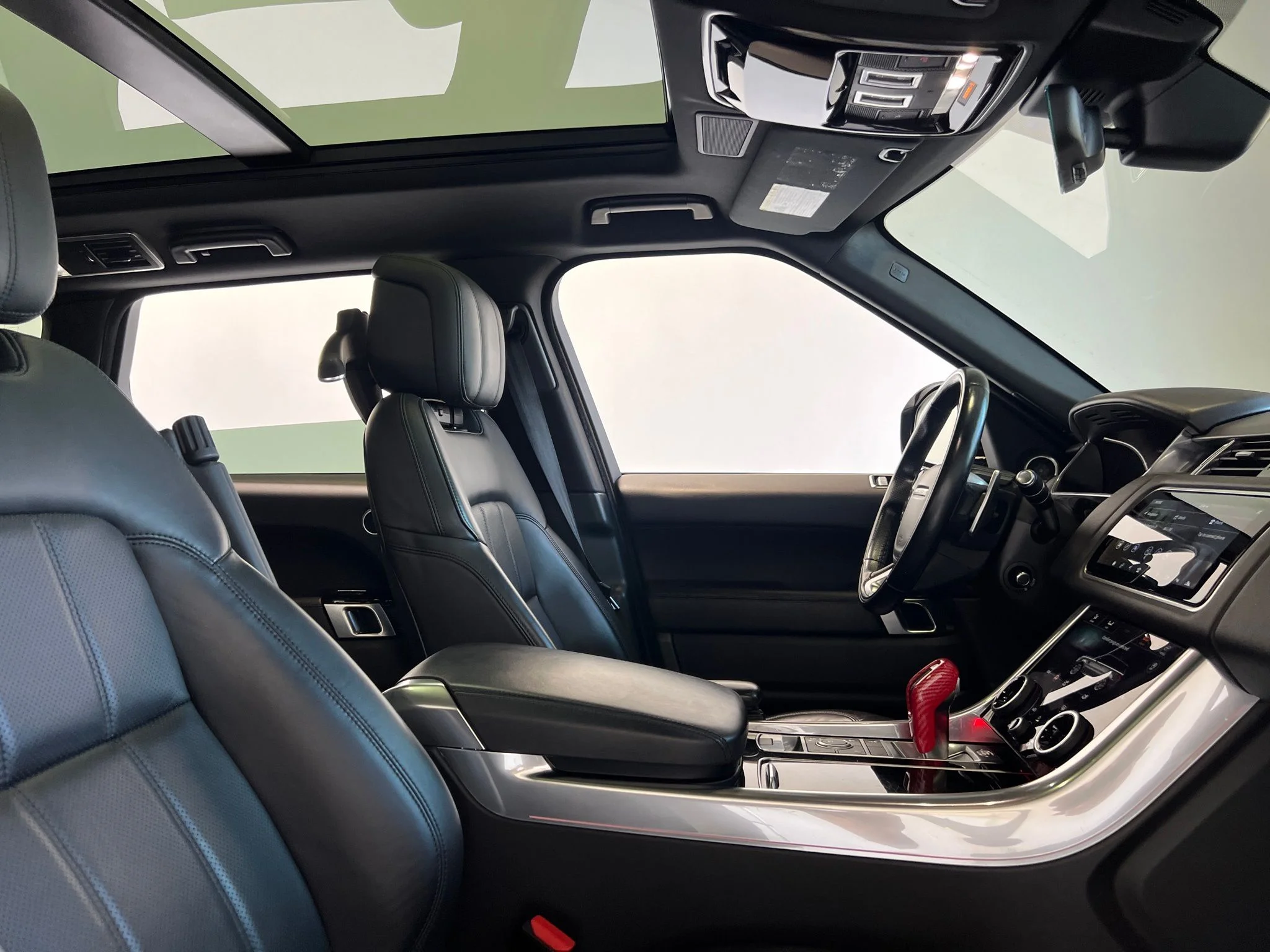 Used 2022 Black Land Rover HSE Silver Edition image 22