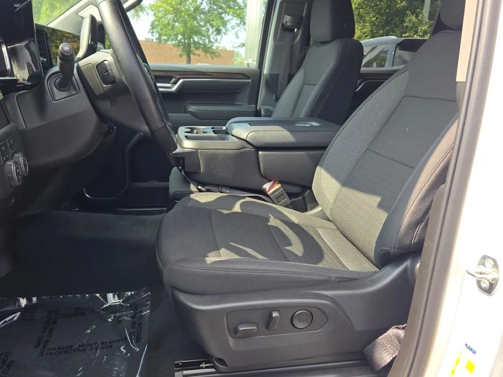 Used 2025 White Chevrolet RST image 21