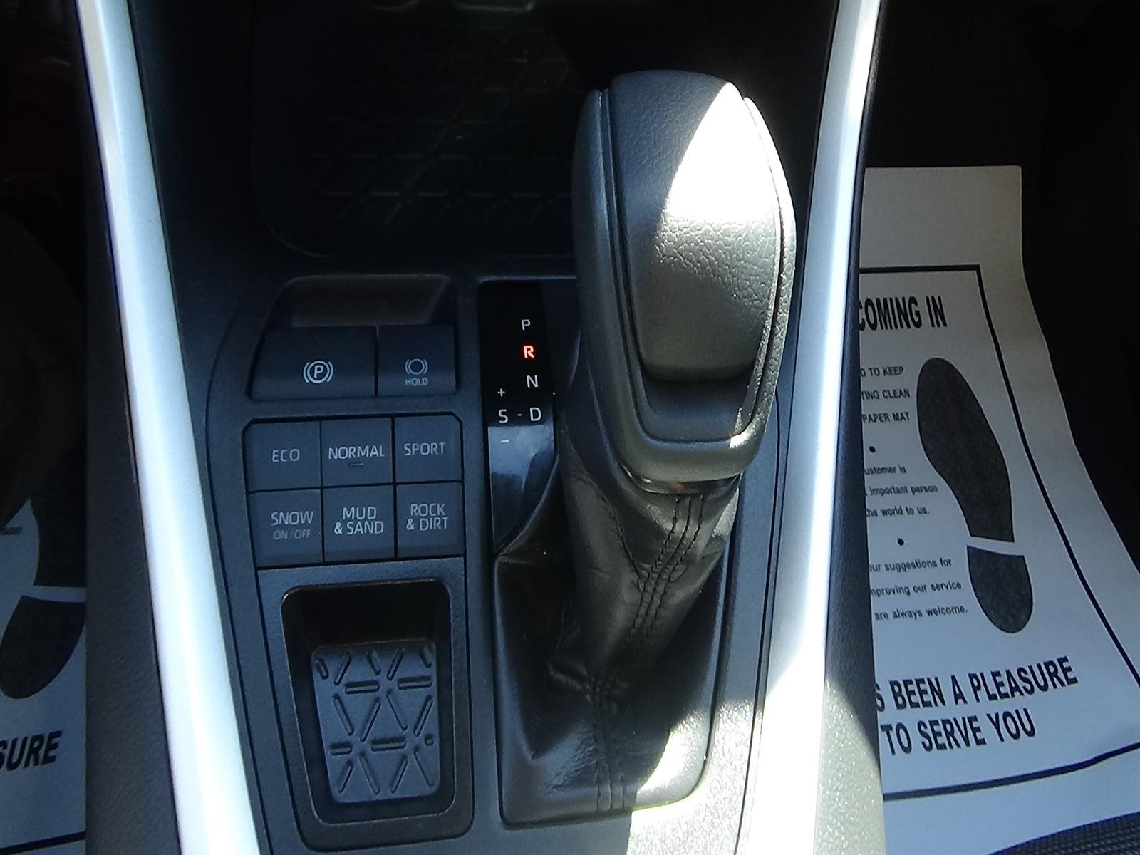 Used 2025 Magnetic Gray Metallic (1g3) Toyota LE image 27