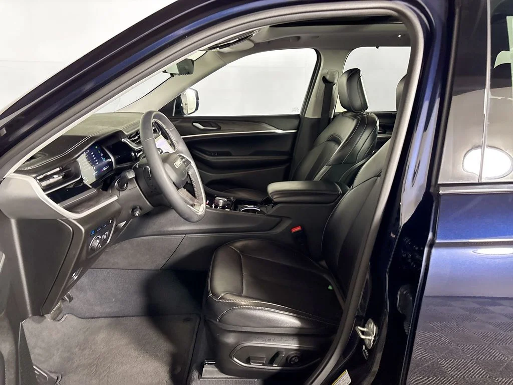 Used 2023 Black Jeep 4xe image 11