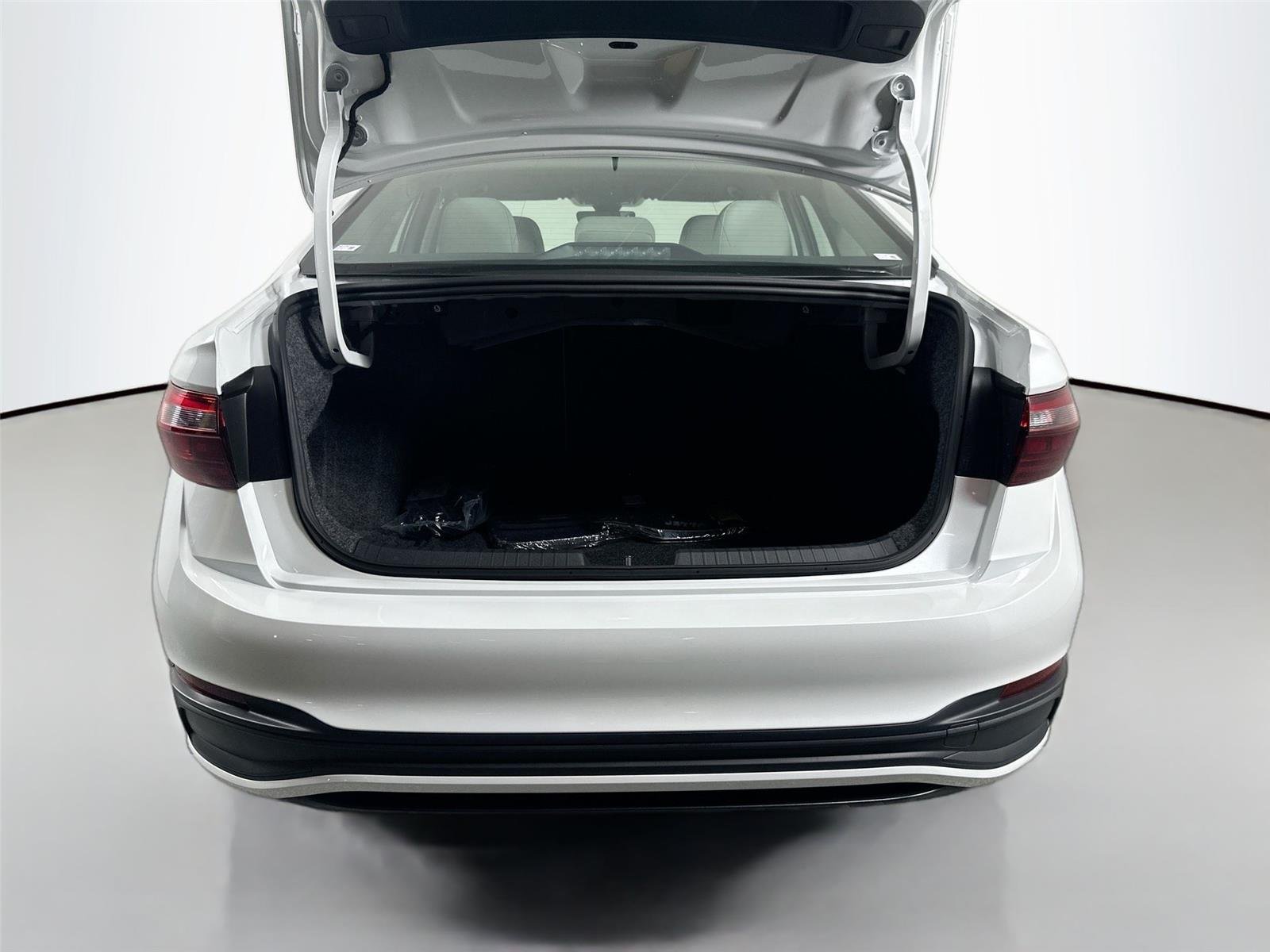 New 2026 Opal White Pearl Volkswagen SE image 26