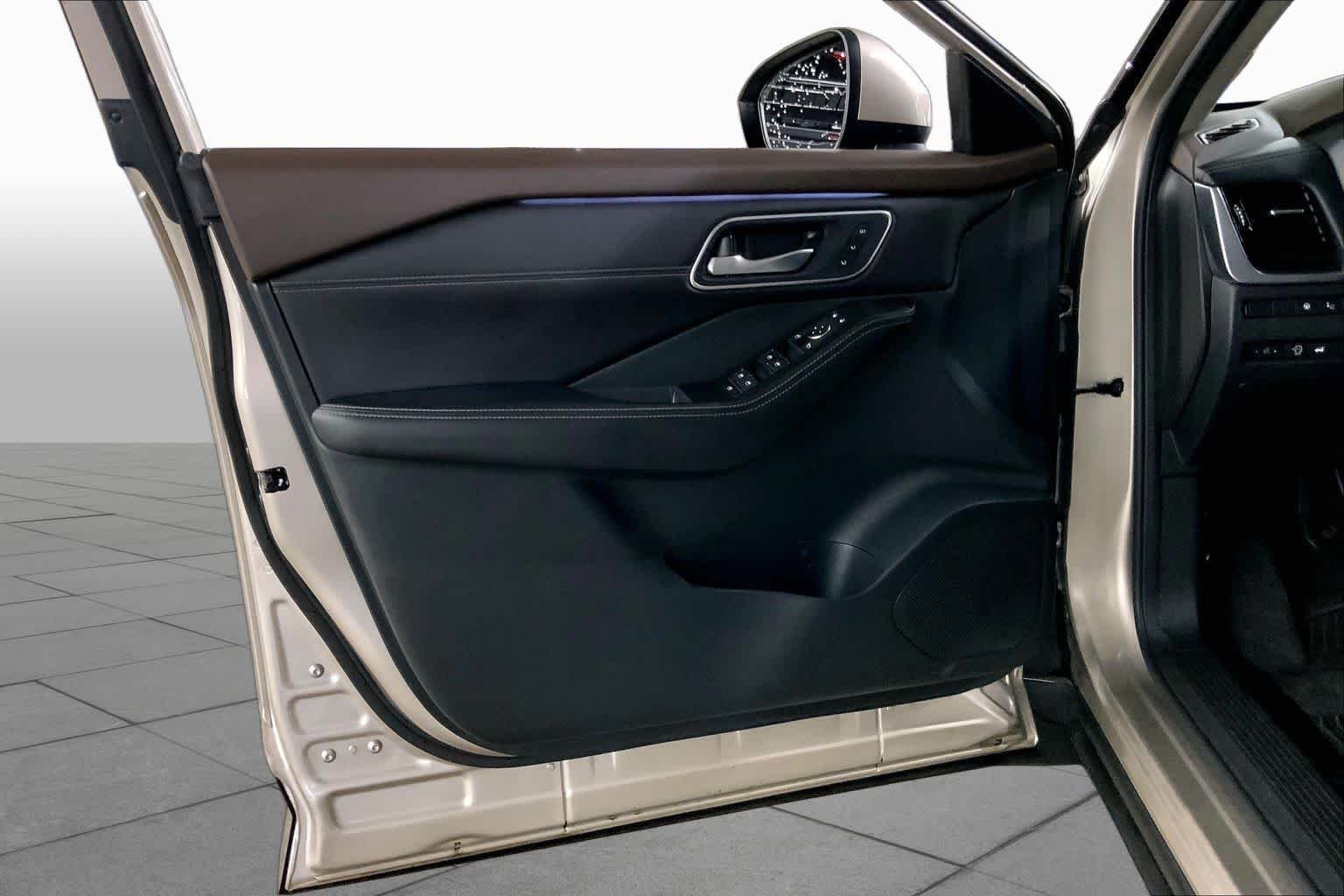 Used 2023 Champagne Silver Metallic Nissan Platinum image 22