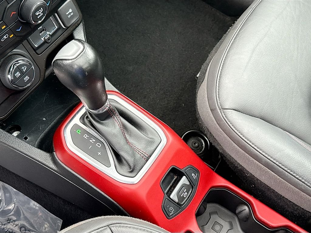 Certified Used 2019 Alpine White Clearcoat Jeep Trailhawk image 17