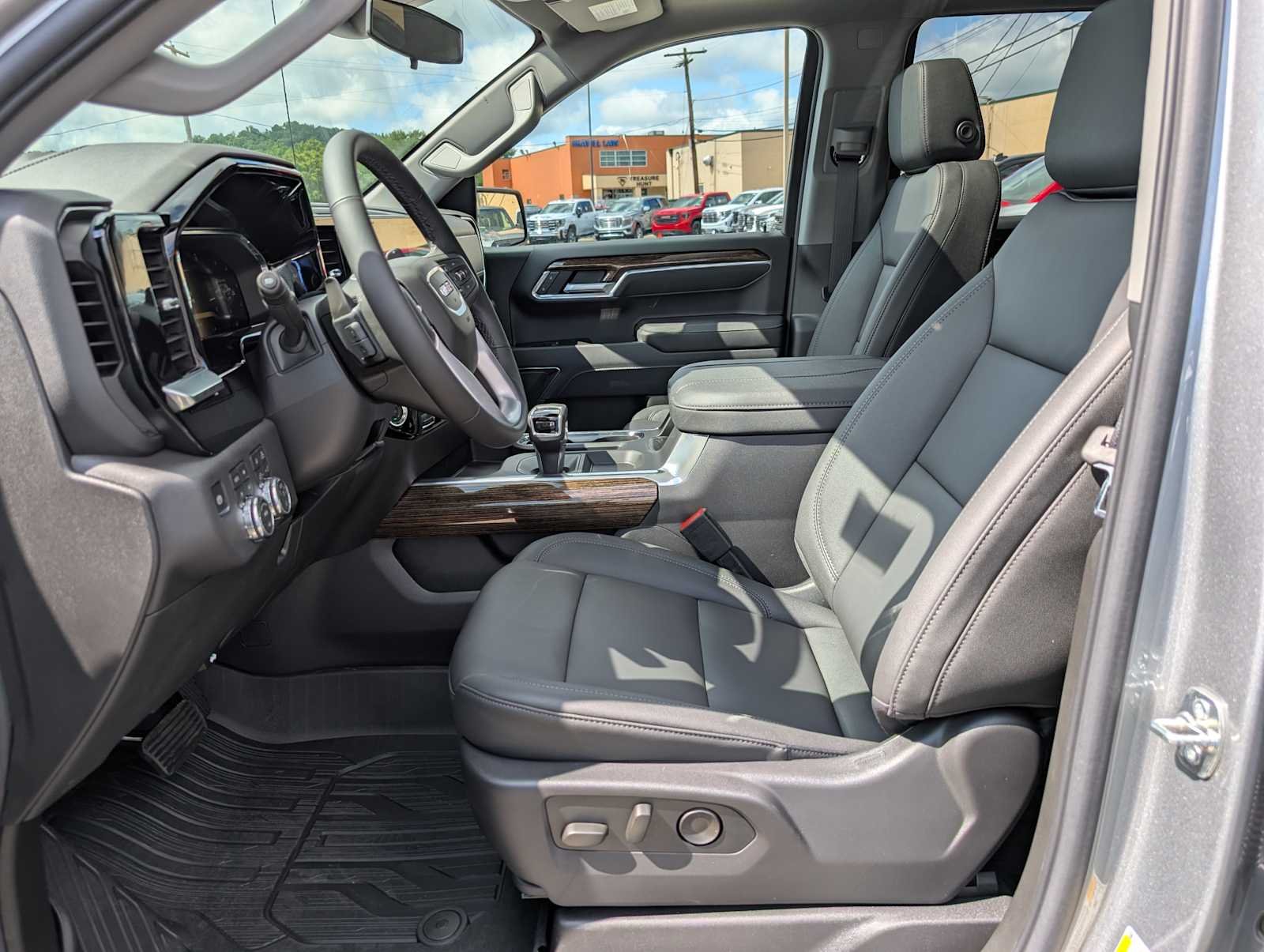 New 2026 Sterling Metallic GMC Elevation image 4
