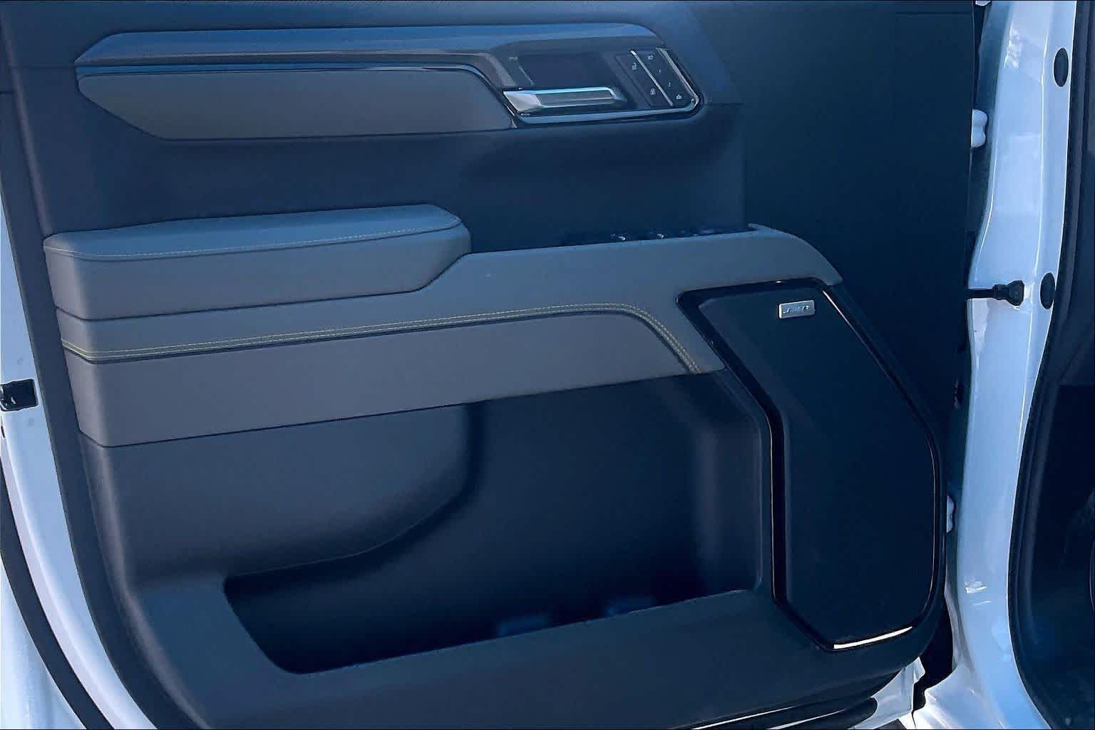 2026 Chevrolet Silverado 1500 ZR2 - Photo 10