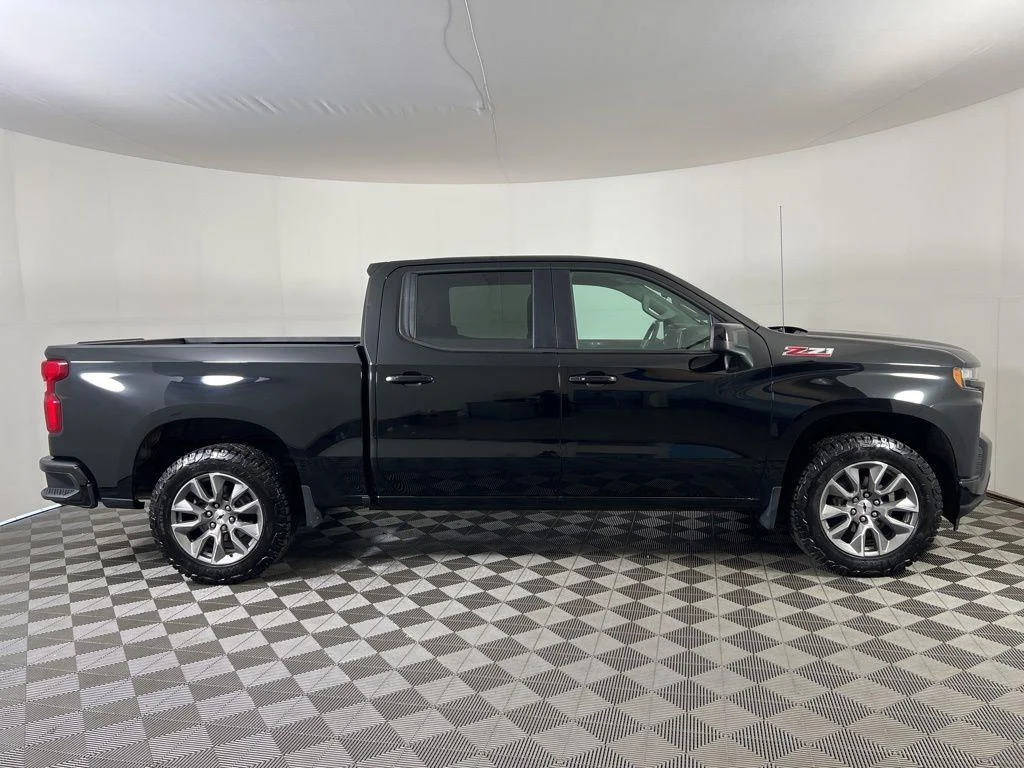 Used 2022 Black Chevrolet RST image 19