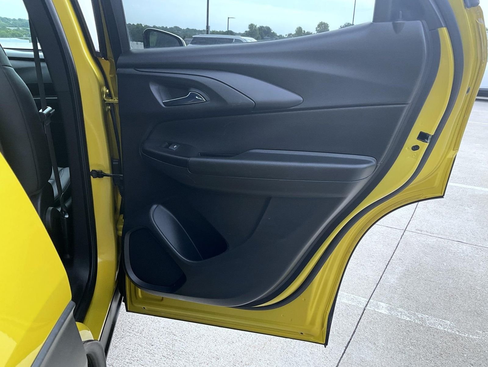 Used 2023 Yellow Chevrolet ACTIV image 21