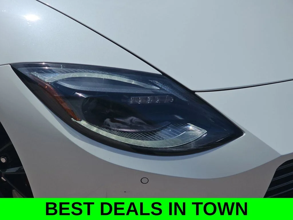 Used 2025 White Nissan Performance image 33