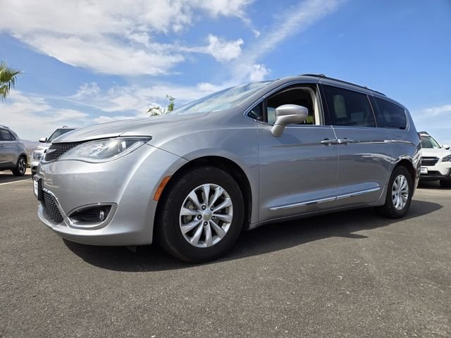 2017 Chrysler Pacifica Touring-L's photo