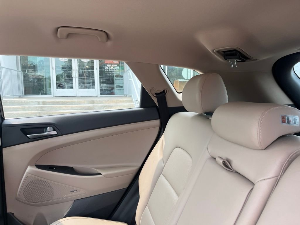 Used 2017 Black Hyundai SE Plus image 10
