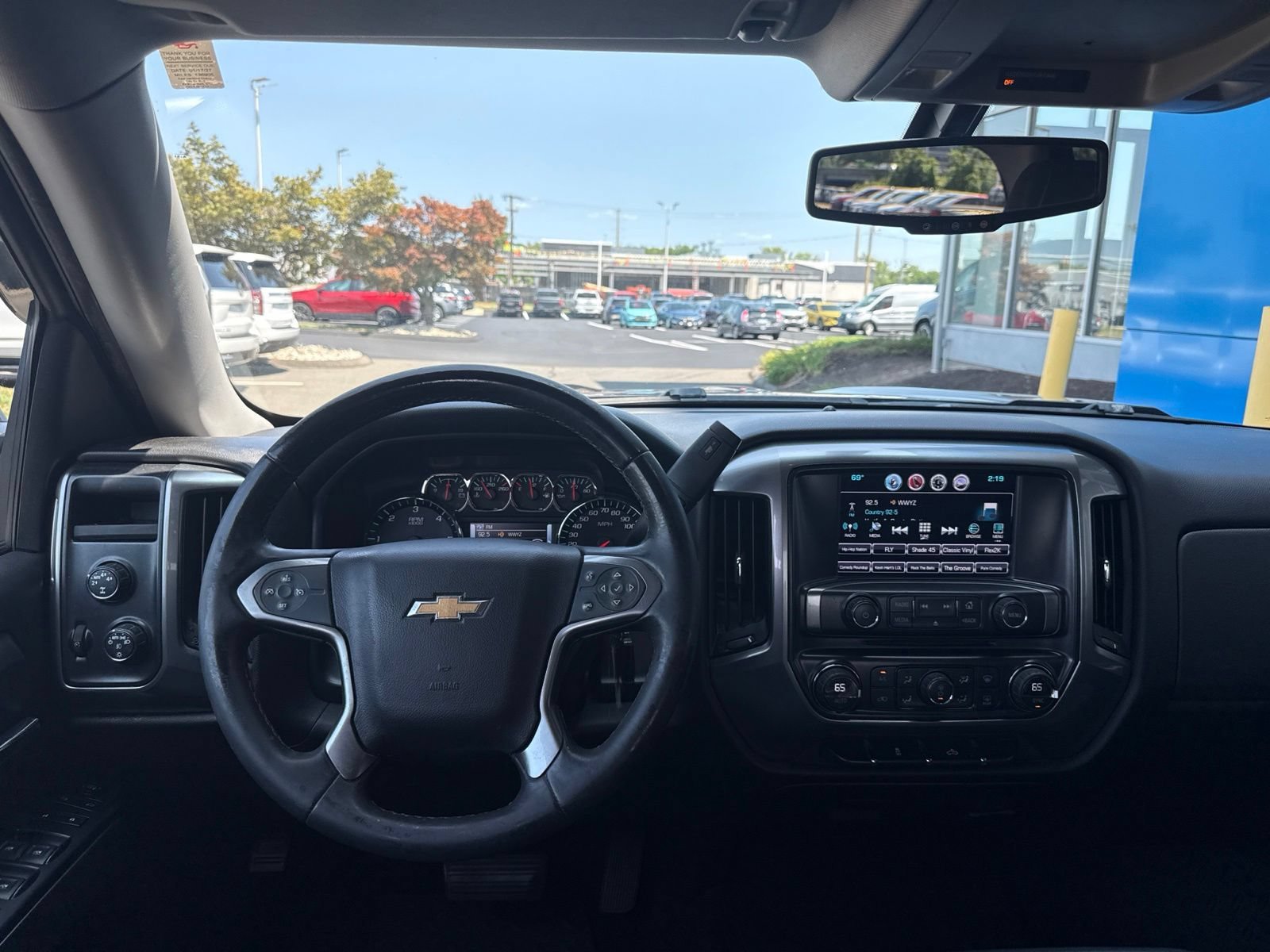 Used 2016 Chevrolet Silverado 1500 LT with VIN 3GCUKREC8GG211164 for sale in East Hartford, CT