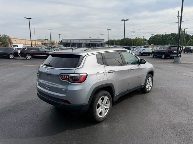 Certified Used 2022 Silver Jeep Latitude image 4