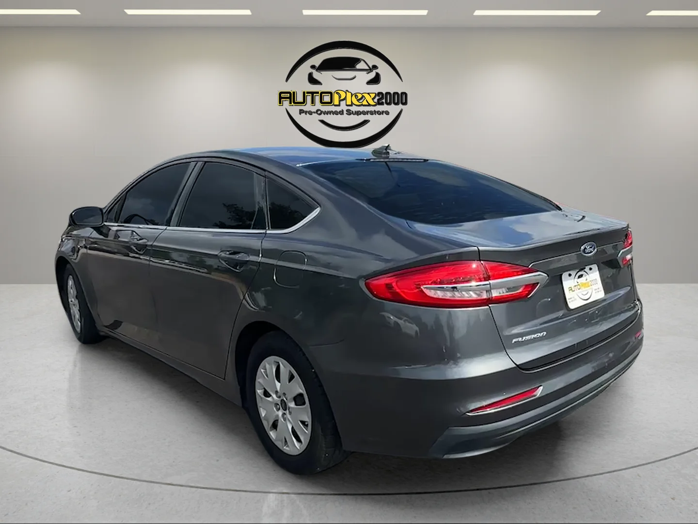 Used 2019 Gray Ford S image 5
