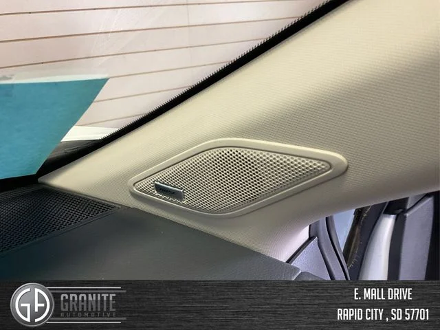 New 2025 Everest White TriCoat Nissan SL image 30