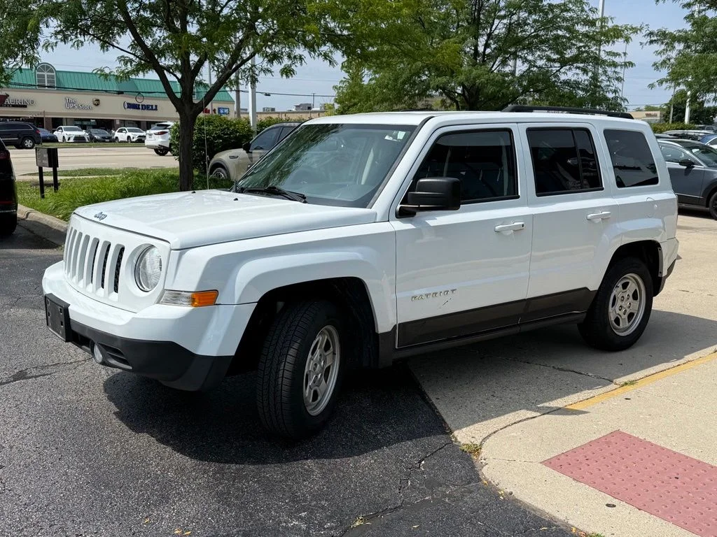 Used 2015 White Jeep Sport image 3
