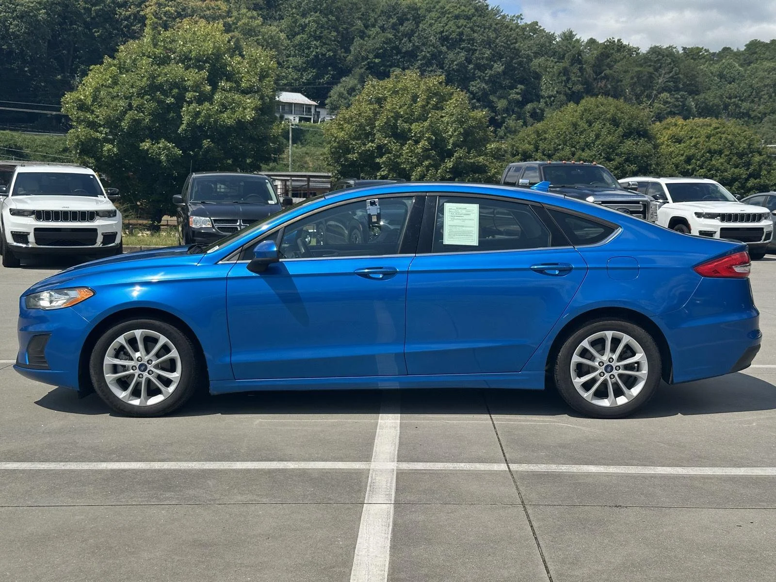 Used 2020 BLUE Ford SE image 4
