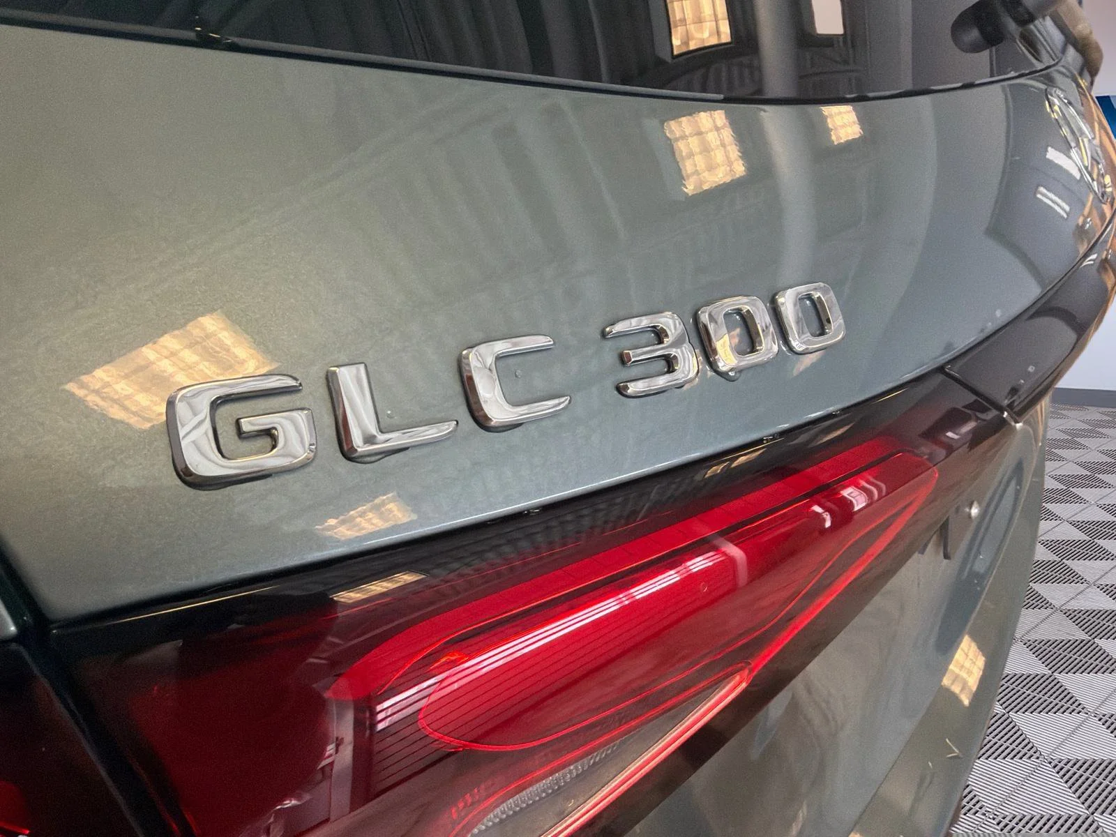 Used 2026 Silver Mercedes-Benz GLC 300 image 28
