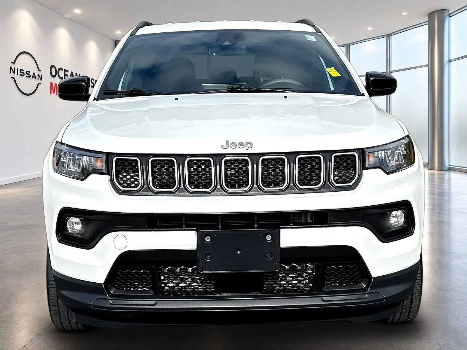 Used 2023 Bright White Clearcoat Jeep Latitude Lux image 2
