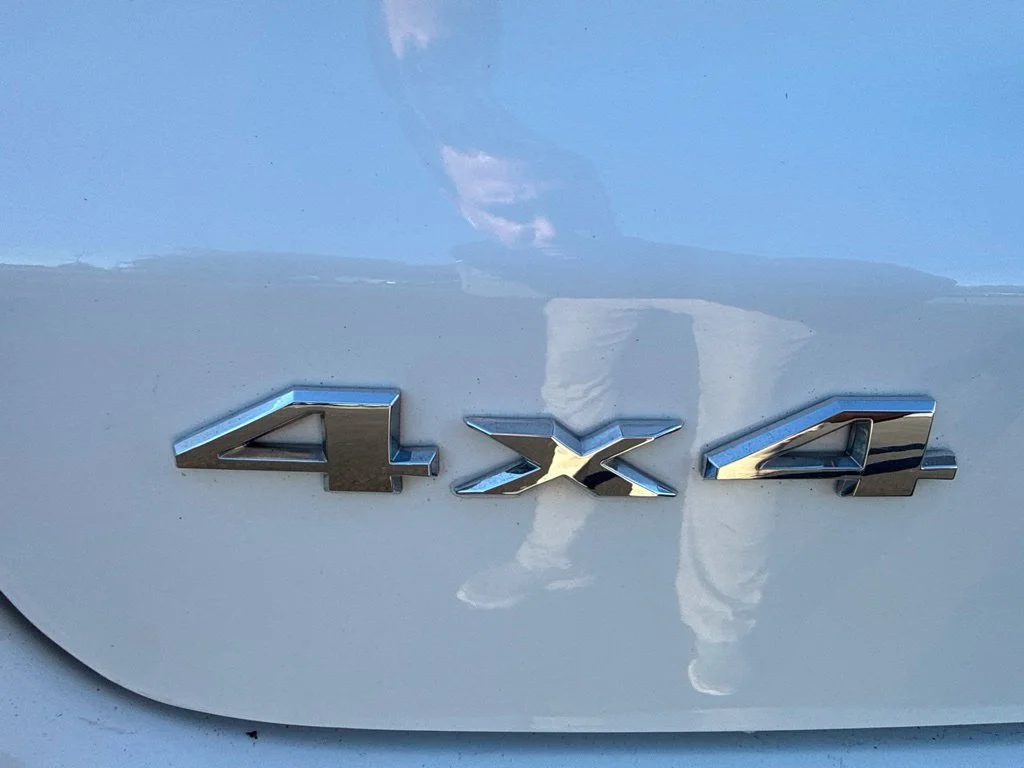 Used 2024 White Jeep Latitude image 8