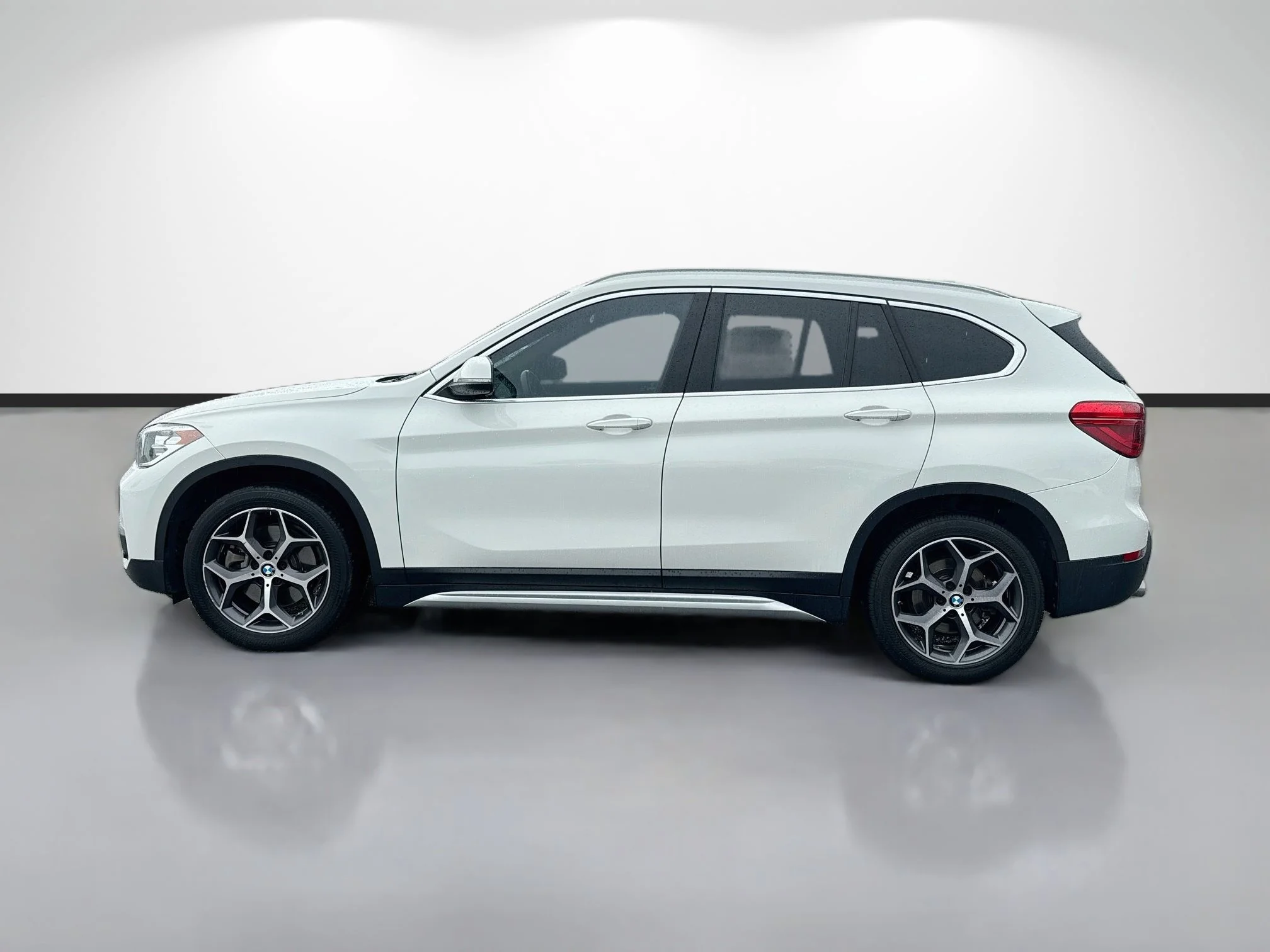 Used 2019 Alpine White BMW sDrive28i image 6