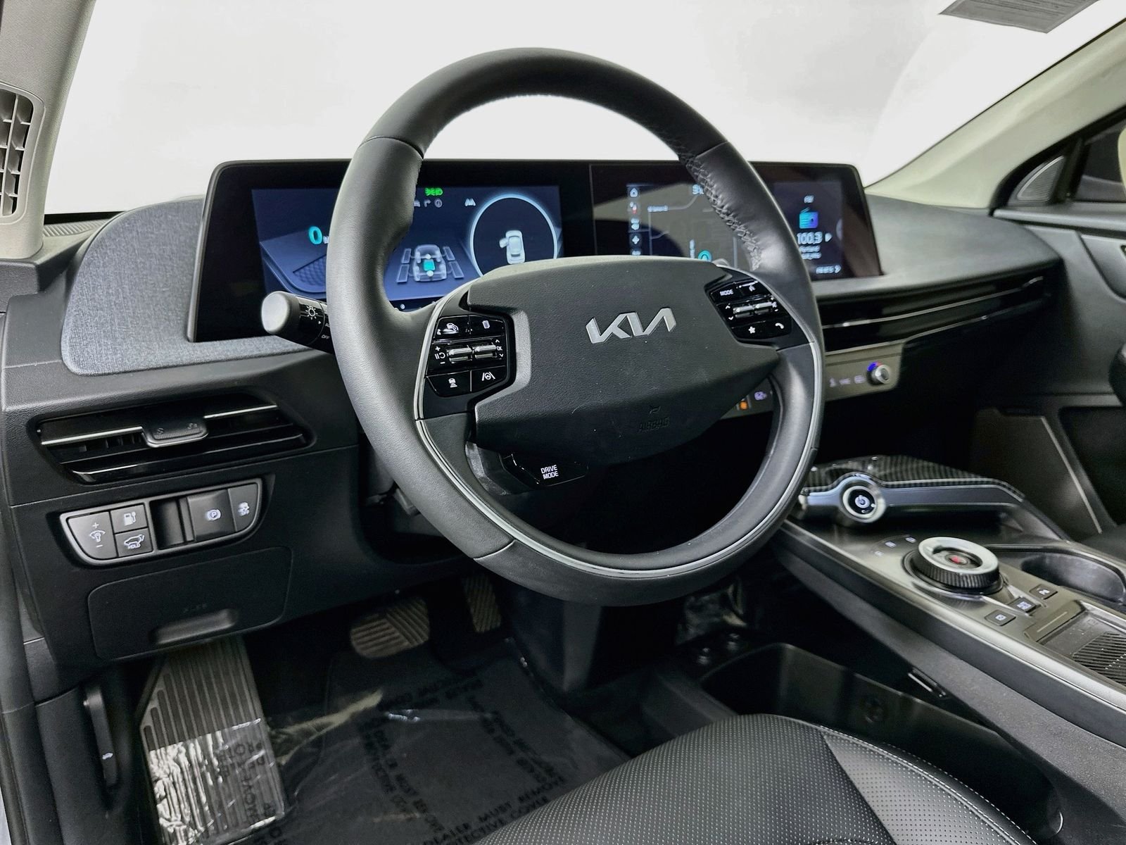 Used 2022 Steel Gray Kia Wind image 9