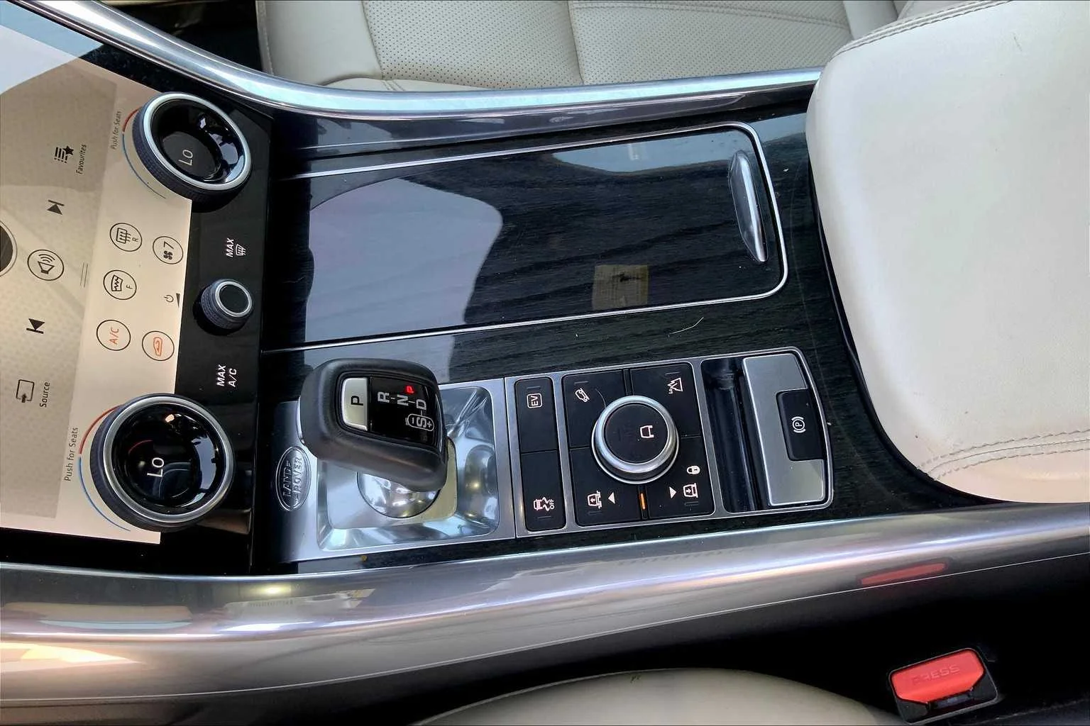 Used 2021 Fuji White Land Rover HSE Silver Edition image 32