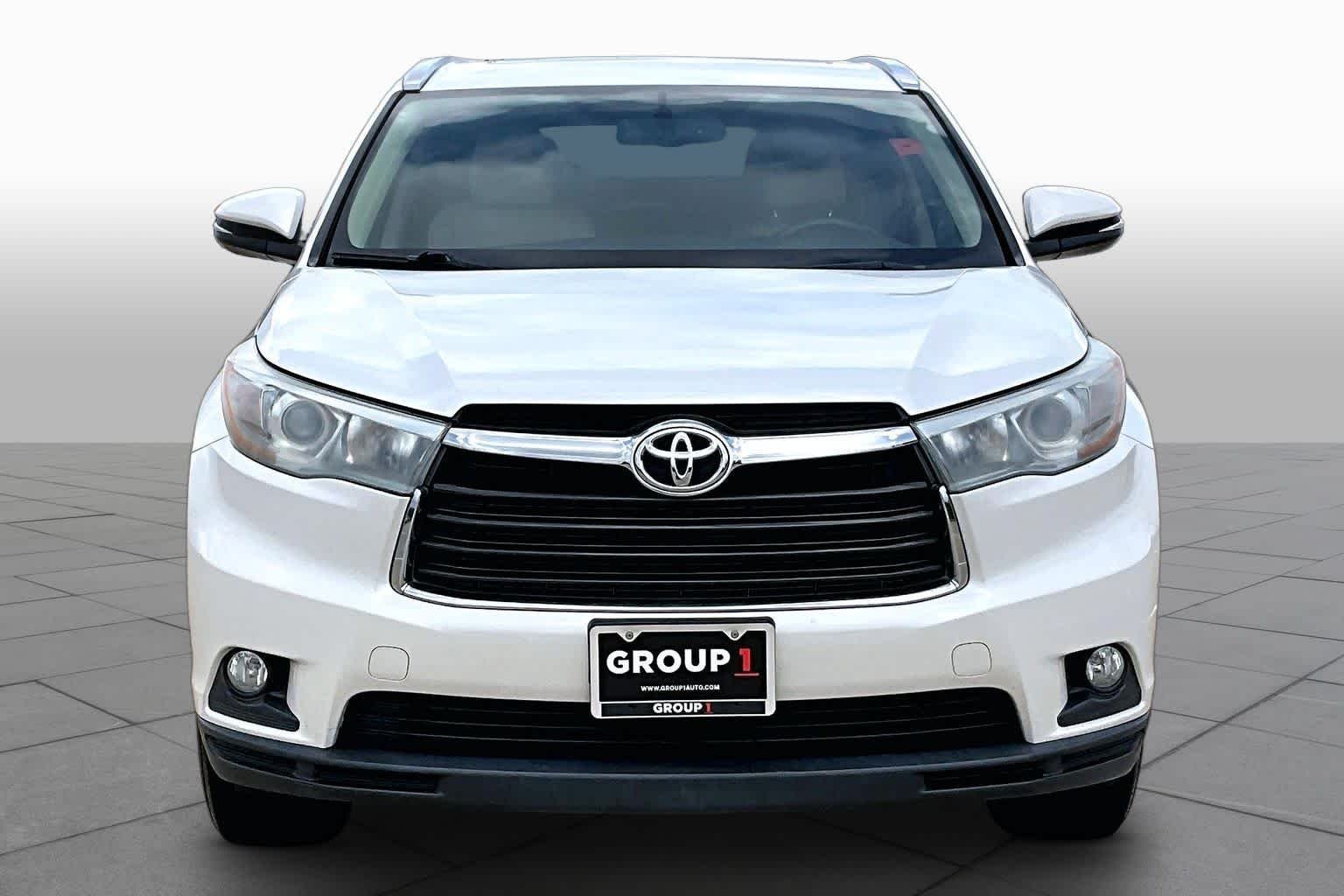 Used 2015 Blizzard Pearl Toyota XLE image 4