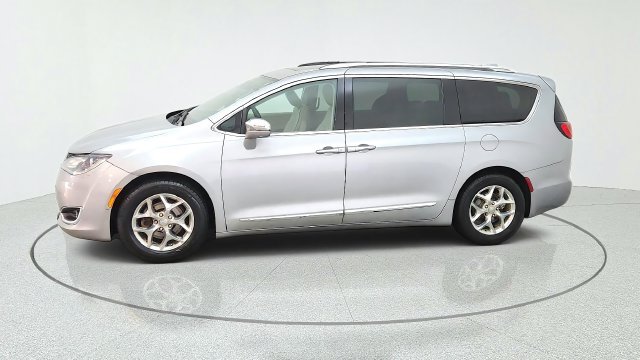 Used 2017 Silver Chrysler Limited image 6