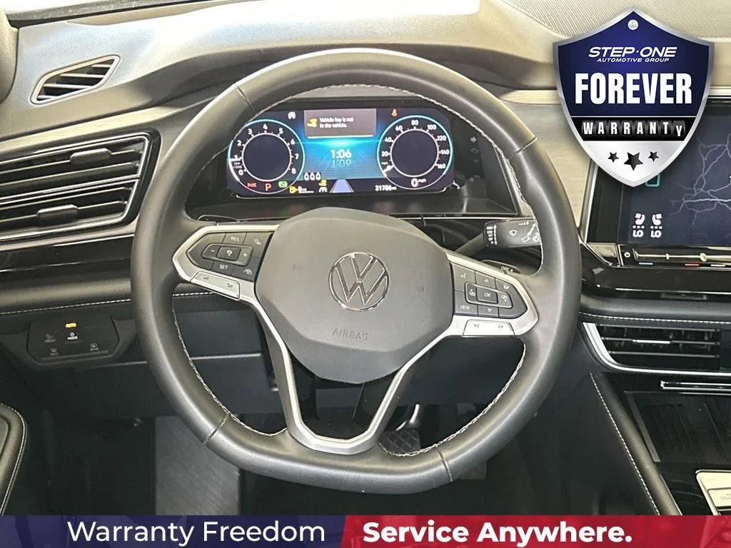 Used 2025  Volkswagen 2.0T SE w/Technology image 17