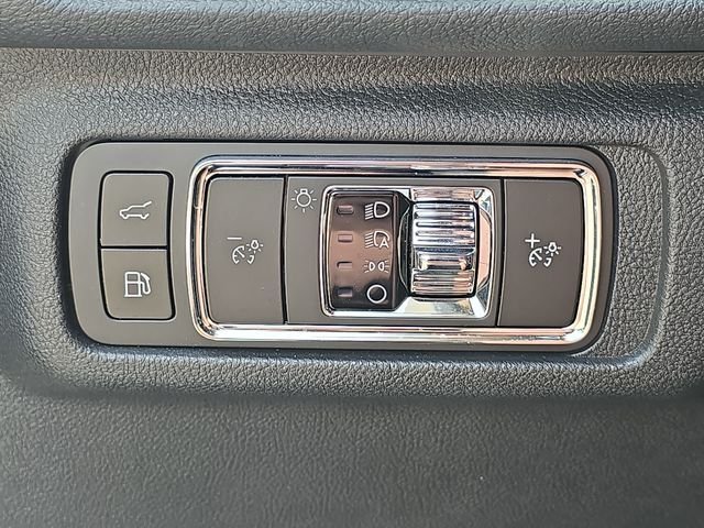 Used 2024 Silver Lincoln Grand Touring image 21